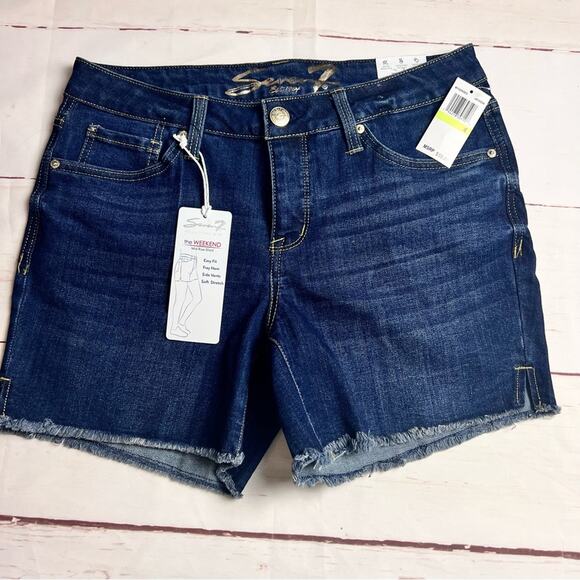 Seven7 Women’s Mid Rise Weekend Style Distressed Cutoff Jean Shorts Sz 4 - Picture 1 of 16
